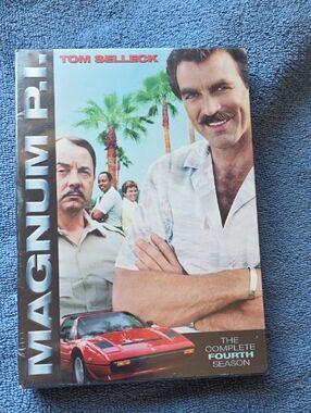 Magnum P.I. The Complete Fourth Season - Tom Selleck - Red/White